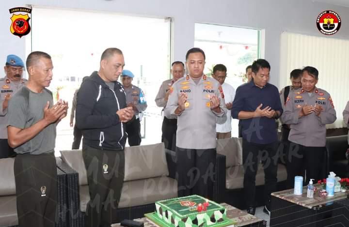 HUT TNI Ke-78, Kapolres Cirebon Kota Beri Surprise Dandim 0614/Kota Cirebon