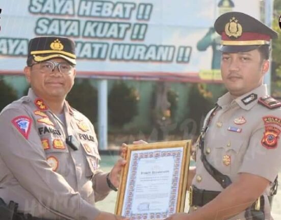 Kapolres Indramayu Berikan Penghargaan Kepada Personil Polres Indramayu Berprestasi