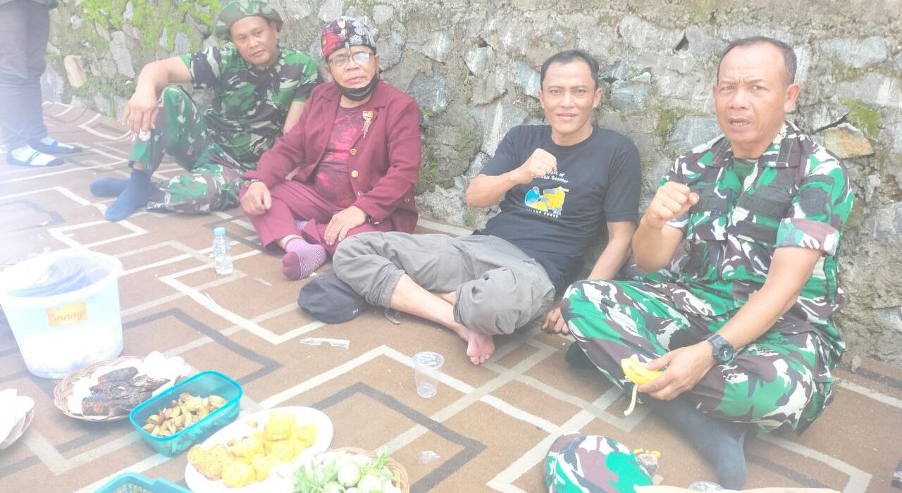 Dalam Rangka Menciptakan Lingkungan Yang Bersih Koramil 2405 Mengadakan Kegiatan Pencegahan Banjir