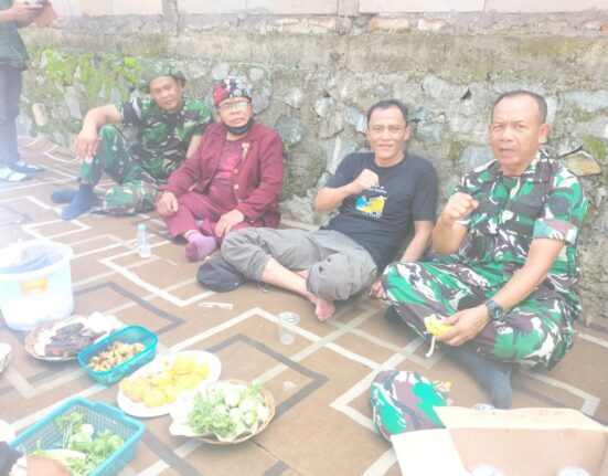 Dalam Rangka Menciptakan Lingkungan Yang Bersih Koramil 2405 Mengadakan Kegiatan Pencegahan Banjir