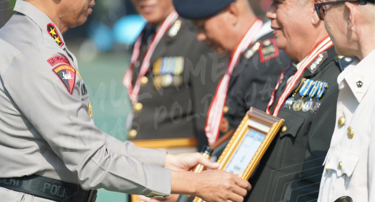 Hadiri Upacara Purna Bhakti Kapolda Jabar Ucapkan Terimakasih Atas Kinerja Dan Pengabdian Anggota Maupun ASN