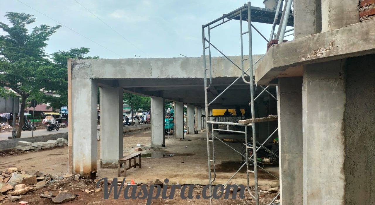 Diduga Terjadi Penalti Akibat Molornya Kontruksi Penataan  Alun-Alun Ciparay