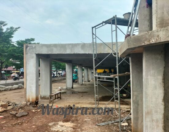 Diduga Terjadi Penalti Akibat Molornya Kontruksi Penataan  Alun-Alun Ciparay