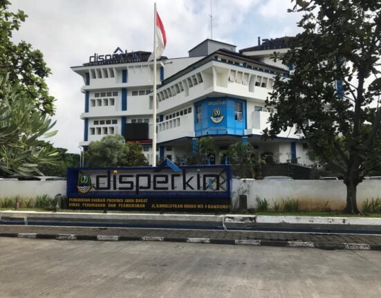 PPTK/PPK TIDAK BISA MEMBALAS SURAT KONFIRMASI TERKAIT PENATAAN ALUN-ALUN CIPARAY