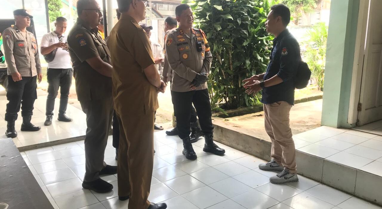 Waka Polresta Bandung AKBP MARULY PARDEDE, S.H. S.I.K., M.H. Pantau Kegiatan Rekapitulasi Perhitungan & Perolehan Suara Pemilu 2024