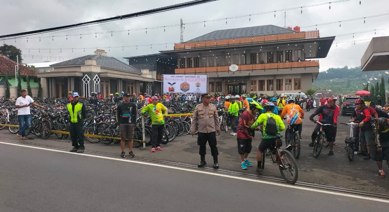Acara Sepeda Santai Dalam Rangka Anniversary D’Mantog Di RM Sangkan Hurip