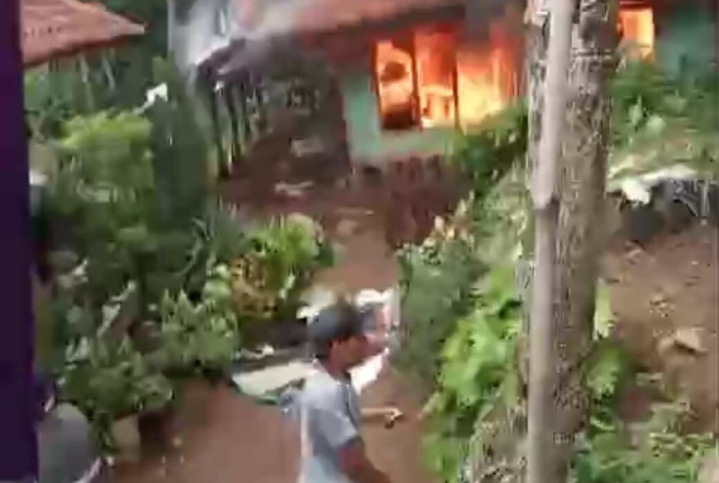 Akibat Konsleting Listrik 1 Unit Rumah panggung 5x7m Ludes Terbakar