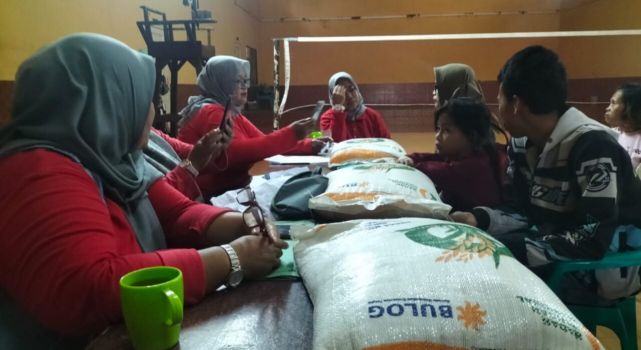 Program Ketahanan Pangan Nasional Di Desa Sukasari Terealisasikan 177 Karung Ke KPM