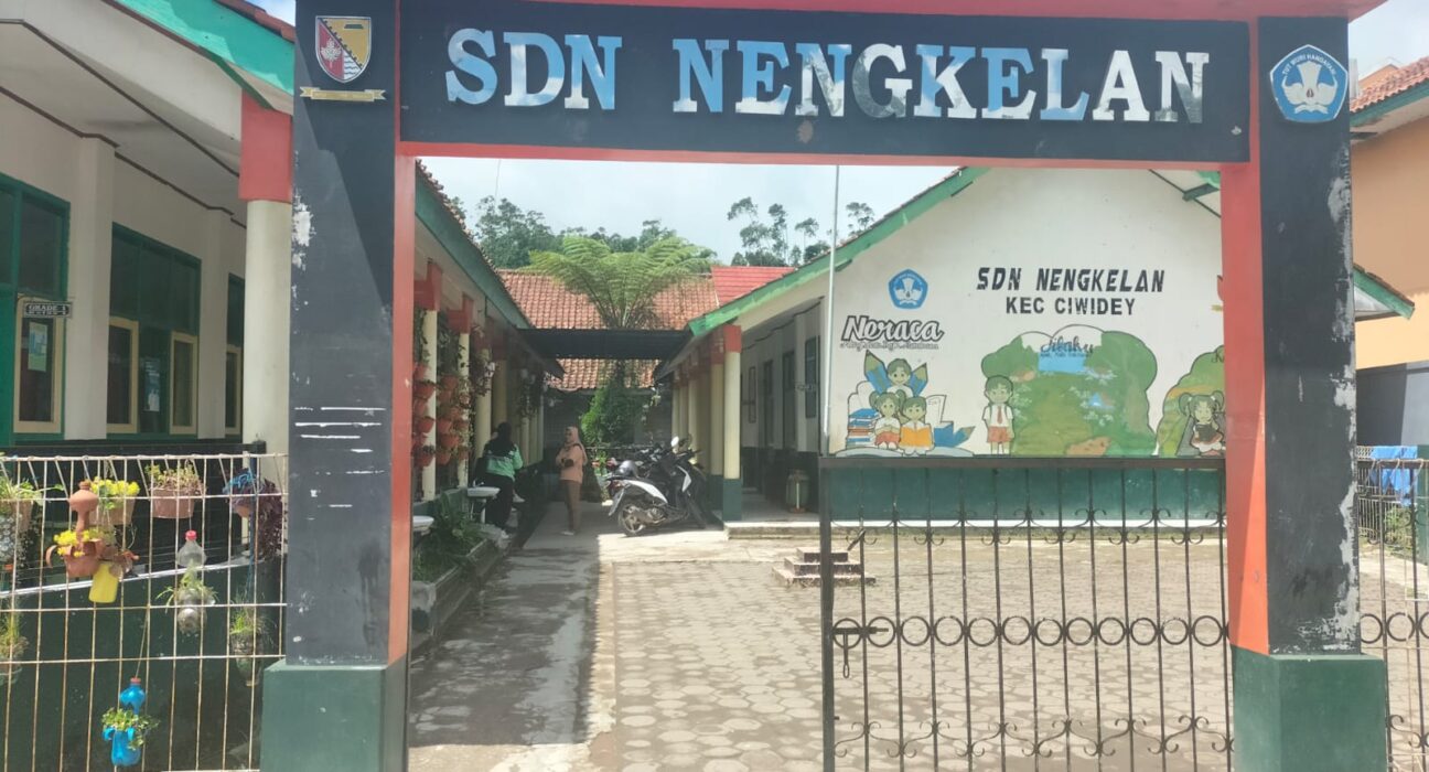 Bantuan APD DAK Pembangunan Ruang Kelas 6 SDN Nengkelan Mangrak