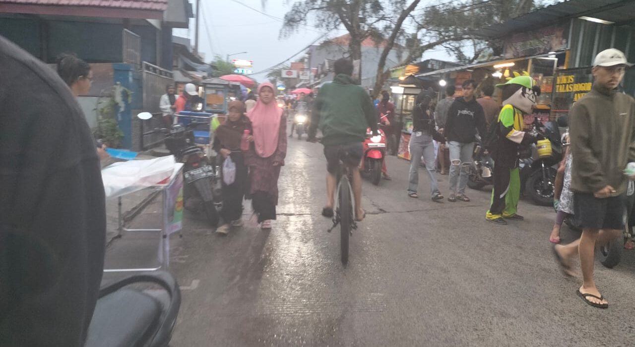 Buka Puasa Hari Ke 5 Warga Sekitar Serbu Kuliner Sambut Bulan Suci 1 Ramadhan 1445 H