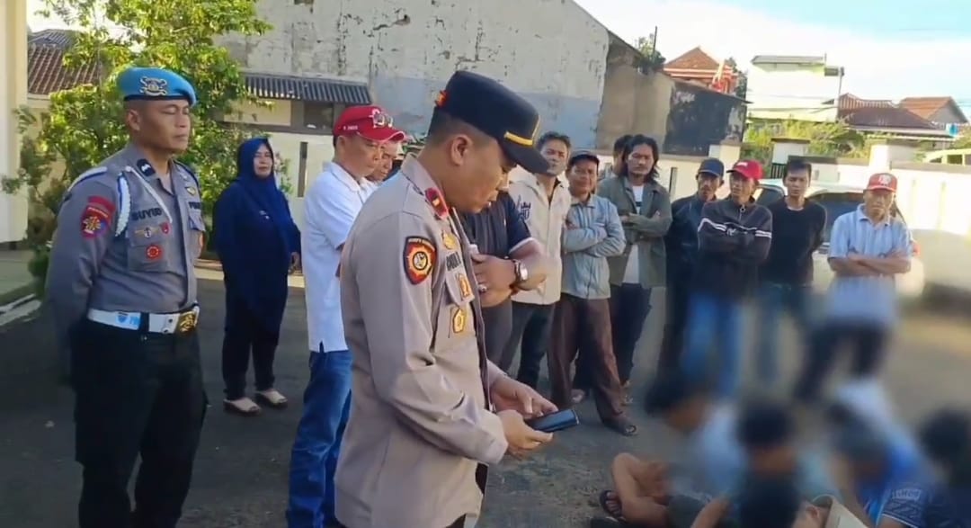 POLSEK CIMAUNG LAKUKAN PEMBINAAN KEPADA PARA PELAKU TAWURAN/PERANG SARUNG DI WILAYAH KECAMATAN CIMAUNG