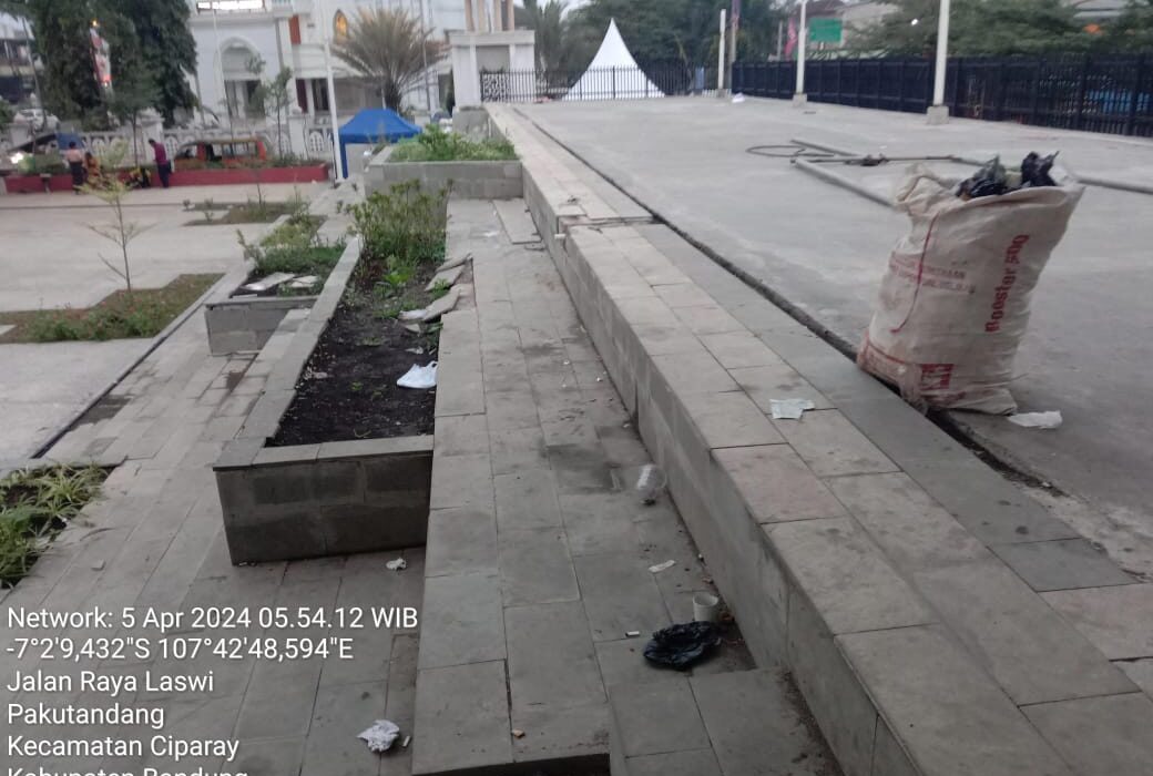 PENATAAN ALUN-ALUN CIPARAY MOLOR, DIDUGA TIDAK SESUAI SPESIFIKASI