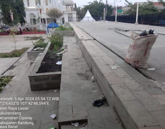 PENATAAN ALUN-ALUN CIPARAY MOLOR, DIDUGA TIDAK SESUAI SPESIFIKASI