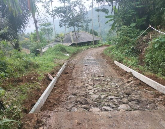 Pembangunan Rabat Beton Di Desa Cipelah Asal Jadi
