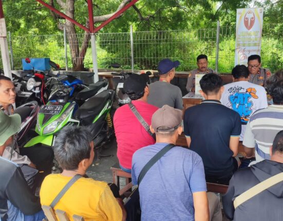 Kapolsek Gilimanuk Tatap Muka Bersama Kelompok Ojek Lewat Program Jum'at Curhat