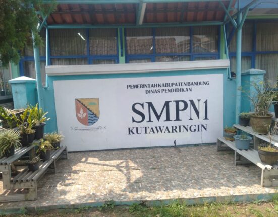 Proyek Pembangunan Mesjid SMPN 1 Kutawaringin Kab Bandung Mangkrak