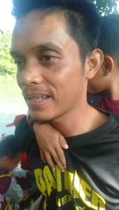 Sumber Waspira : Eka Saat Gendong Siswa 