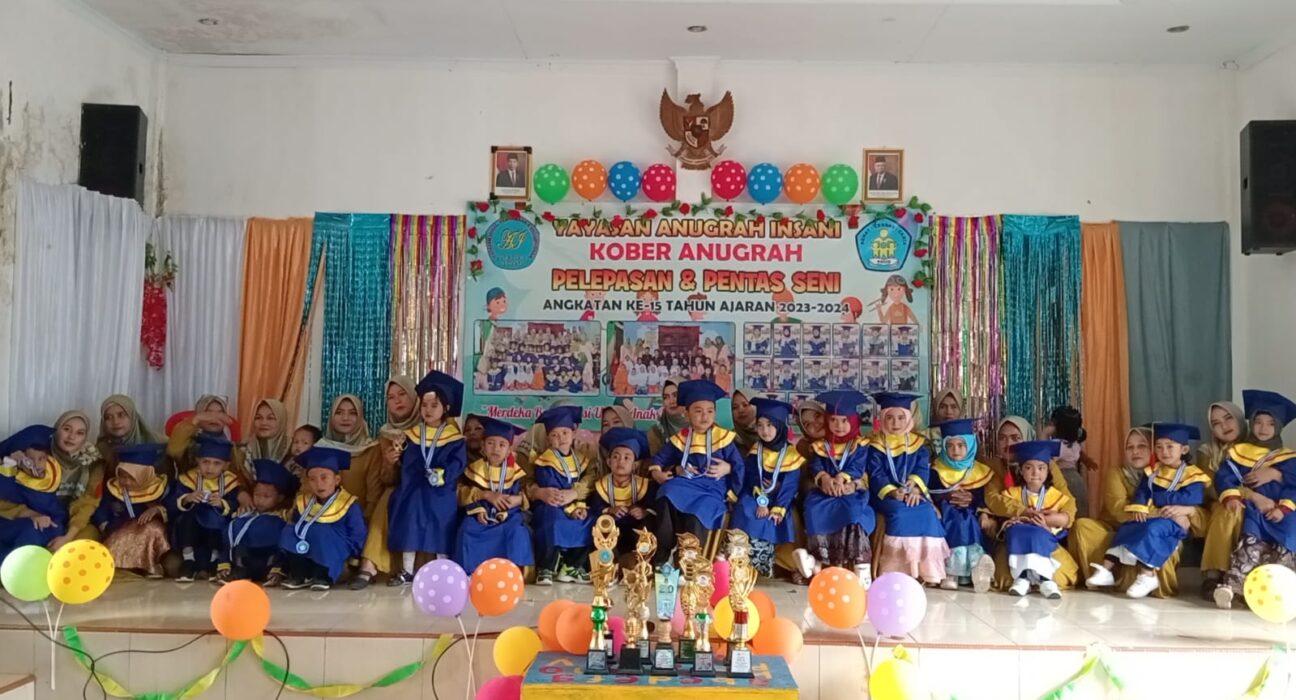 Selanjutnya Kepala Sekolah Ai Rosi Irawati