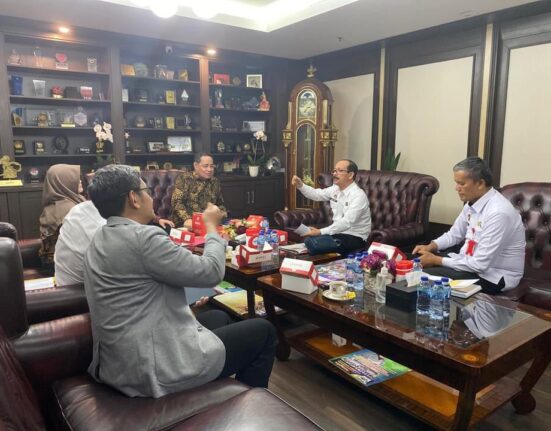 𝗞𝗮𝘁𝗮 𝗞𝗮𝗸𝗮𝗻𝘄𝗶𝗹 𝗠𝗲𝘂𝗿𝗮𝗵 𝗕𝘂𝗱𝗶𝗺𝗮𝗻 𝗦𝗼𝗮𝗹 𝗔𝘂𝗱𝗶𝗲𝗻𝘀𝗶 𝗕𝗮𝘄𝗮𝘀𝗹𝘂 𝗱𝗲𝗻𝗴𝗮𝗻 𝗞𝗲𝗺𝗲𝗻𝗸𝘂𝗺𝗵𝗮𝗺 𝗧𝗲𝗿𝗸𝗮𝗶𝘁 𝗣𝗲𝗺𝗯𝗲𝗻𝘁𝘂𝗸𝗮𝗻 𝗣𝗮𝗻𝘄𝗮𝘀𝗹𝗶𝗵 𝗞𝗮𝗯𝘂𝗽𝗮𝘁𝗲𝗻/𝗞𝗼𝘁𝗮 𝗔𝗰𝗲𝗵