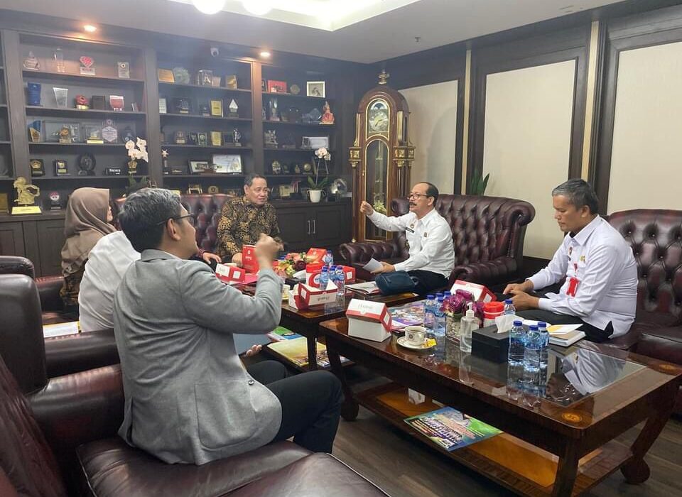 𝗞𝗮𝘁𝗮 𝗞𝗮𝗸𝗮𝗻𝘄𝗶𝗹 𝗠𝗲𝘂𝗿𝗮𝗵 𝗕𝘂𝗱𝗶𝗺𝗮𝗻 𝗦𝗼𝗮𝗹 𝗔𝘂𝗱𝗶𝗲𝗻𝘀𝗶 𝗕𝗮𝘄𝗮𝘀𝗹𝘂 𝗱𝗲𝗻𝗴𝗮𝗻 𝗞𝗲𝗺𝗲𝗻𝗸𝘂𝗺𝗵𝗮𝗺 𝗧𝗲𝗿𝗸𝗮𝗶𝘁 𝗣𝗲𝗺𝗯𝗲𝗻𝘁𝘂𝗸𝗮𝗻 𝗣𝗮𝗻𝘄𝗮𝘀𝗹𝗶𝗵 𝗞𝗮𝗯𝘂𝗽𝗮𝘁𝗲𝗻/𝗞𝗼𝘁𝗮 𝗔𝗰𝗲𝗵