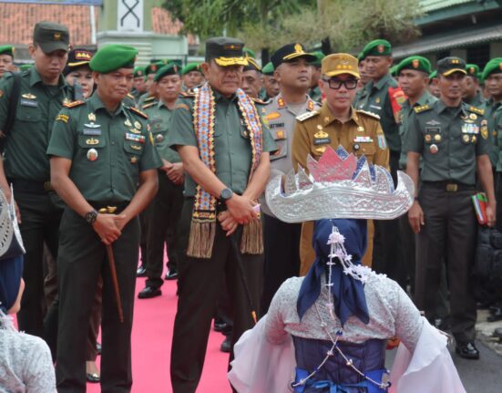 Danrem 043/Gatam Kunjungi Kodim 0427/WK, Sampaikan Kepada Prajurit Untuk Hidup Hemat