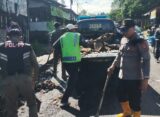 Kapolsek Cimaung Giat Kerjabakti Antisipasi Paska Turun Hujan