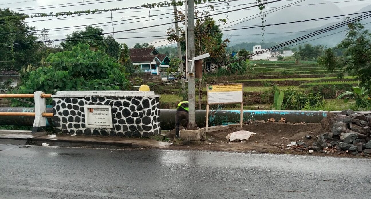 PEMBANGUNAN PENGUATAN BAWAH JEMBATAN CIGEREUH DIDUGA BERMASALAH