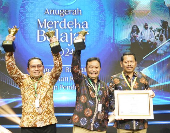 Garut Raih Anugerah Merdeka Belajar Kategori Transformasi Anggaran Pendidikan