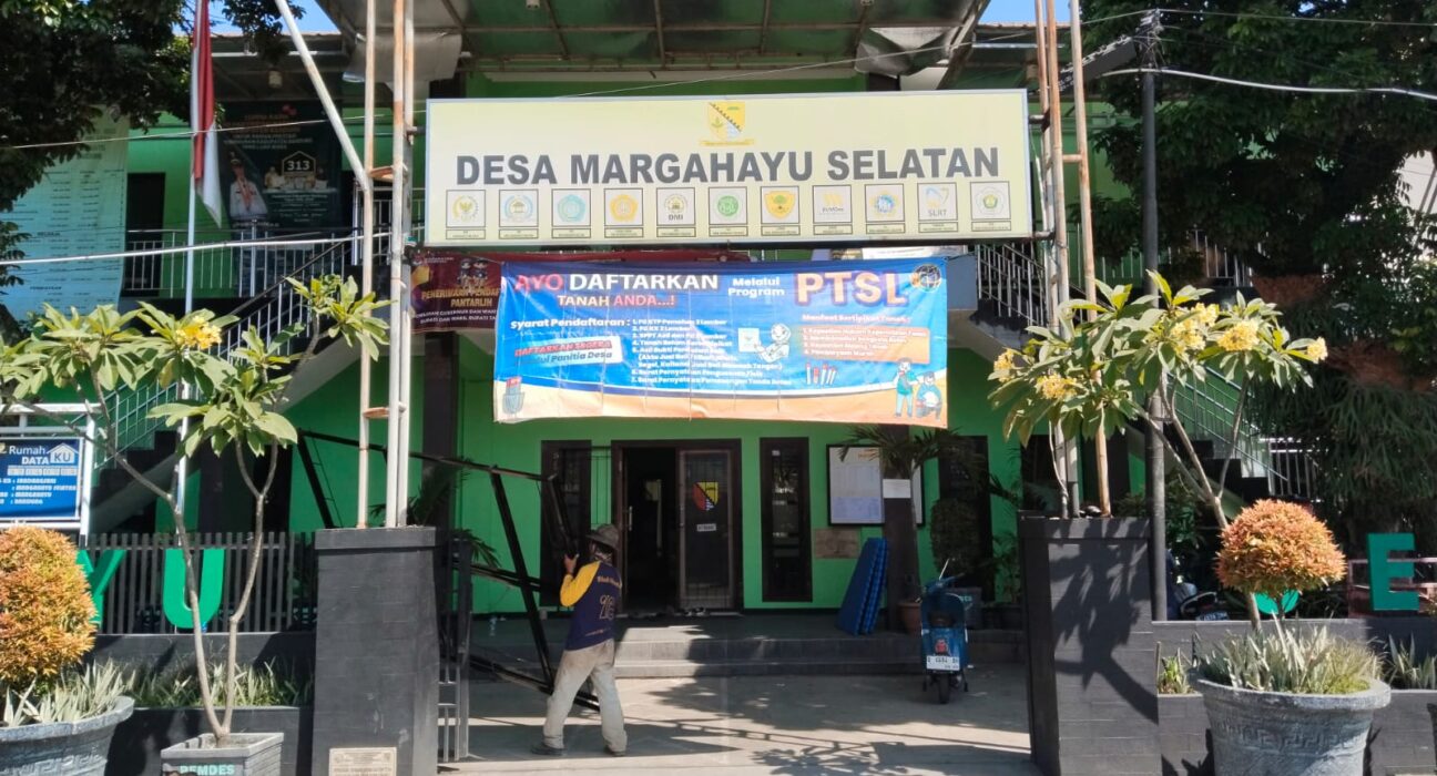 BILLBOARD DESA MARGAHAYU SELATAN DI DUGA BERMASALAH