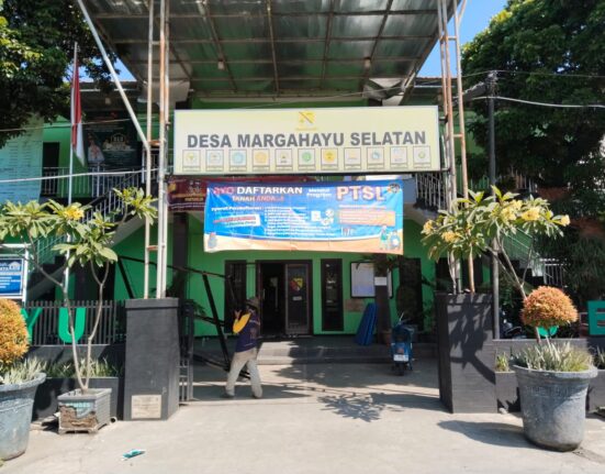 BILLBOARD DESA MARGAHAYU SELATAN DI DUGA BERMASALAH