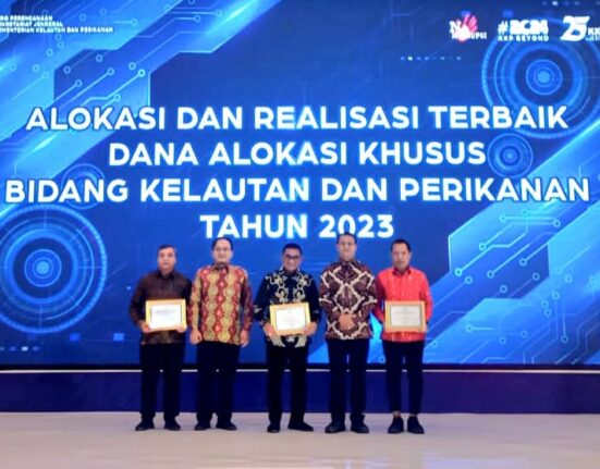 Membangun Ekonomi Biru : Kabupaten Garut Raih Penghargaan dari KKP