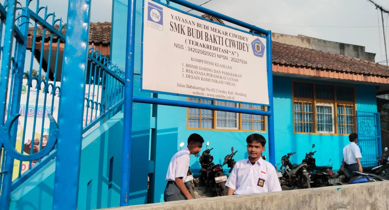 OKNUM SATPAM SMK BUDI BAKTI HALANGI TUGAS WARTAWAN