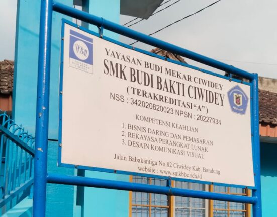 OKNUM SATPAM SMK BUDI BAKTI HALANGI TUGAS WARTAWAN