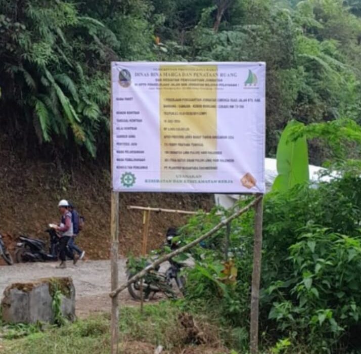 Pekerjaan Penggantian Jembatan Cimenga, Proyek Panjat Pinang