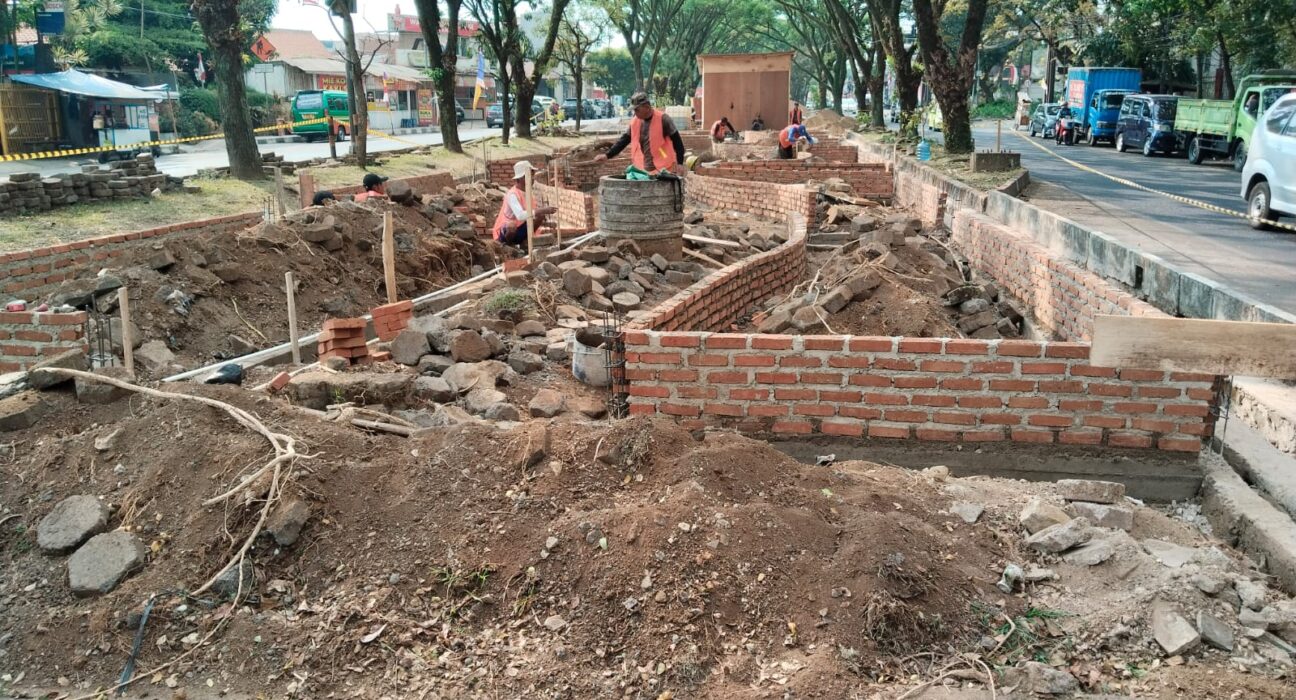 PT Arin Anugerah Pemborong Taman Median Diduga Lakukan Pelanggaran