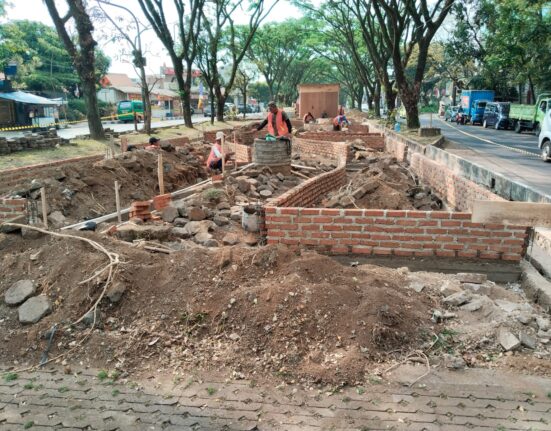 PT Arin Anugerah Pemborong Taman Median Diduga Lakukan Pelanggaran