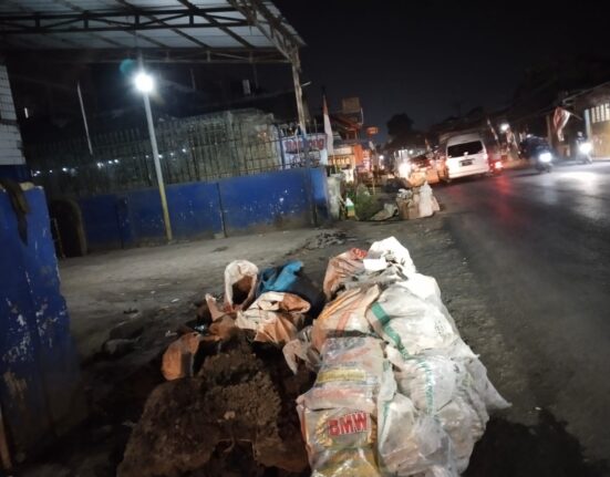 Galian Kabel Di Soal Warga Pihak PLN ULP Baleendah Terkesan Acuh