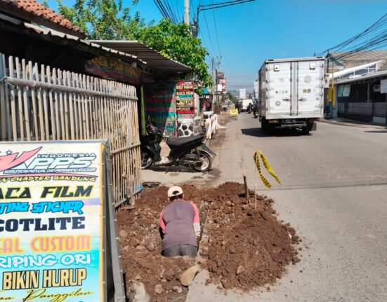 Carut Marut Pekerjaan Galian Fiber Optic Di Jalan Laswi