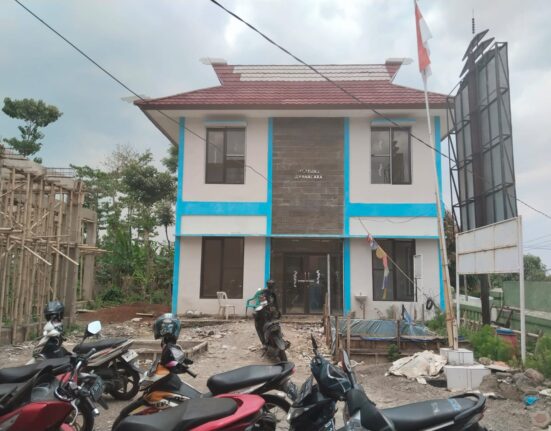 MANGKRAK GEDUNG POSKESDES SUKANAGARA