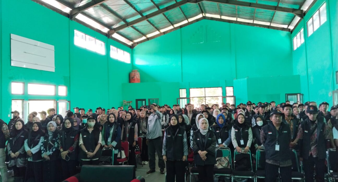 PELANTIKAN PENGAWAS TEMPAT PEMUNGUTAN SUARA PENGUATAN KAPASITAS APARATUR PENGAWAS PEMILU SEKECAMATAN BALEENDAH 2024