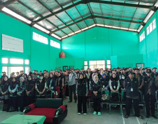 PELANTIKAN PENGAWAS TEMPAT PEMUNGUTAN SUARA PENGUATAN KAPASITAS APARATUR PENGAWAS PEMILU SEKECAMATAN BALEENDAH 2024