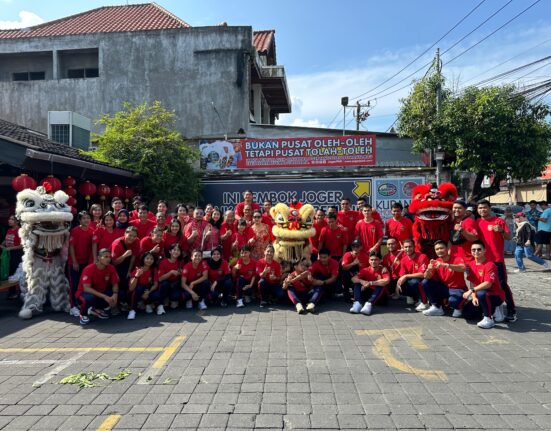 Atlet Pelatnas Karate Hadiri Hari Raya Imlek Di Pabrik Kata-Kata Joger Bali