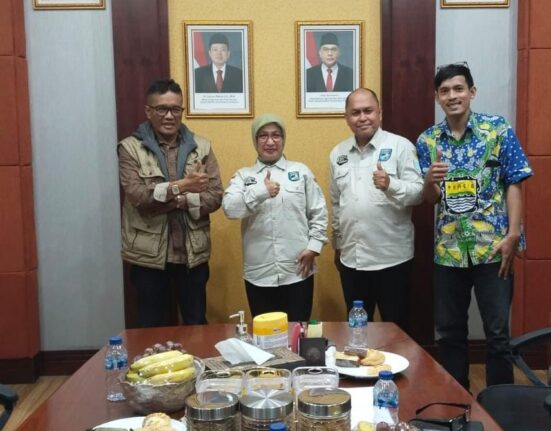 Pimred Waspira News Dan Aktivis Sosial Kang Surya Bersinergi Dengan Kepala Kantah Kota Bandung Yuliana,S.H.,M.E.ng Dan Pejabat Lainnya