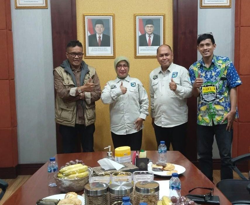 Pimred Waspira News Dan Aktivis Sosial Kang Surya Bersinergi Dengan Kepala Kantah Kota Bandung Yuliana,S.H.,M.E.ng Dan Pejabat Lainnya
