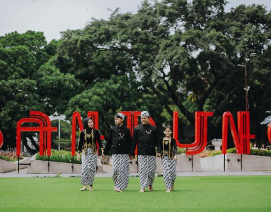 Ells Picture Mengabadikan Momen Bersama Foto Keluarga