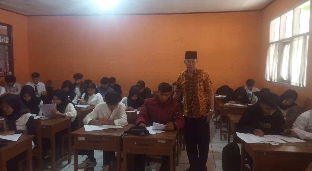 PROGRAM KEGIATAN BELAJAR MENGAJAR DI (PKBM) NURUL FALAH, 60 PERTA LAKSANAKAN UAS