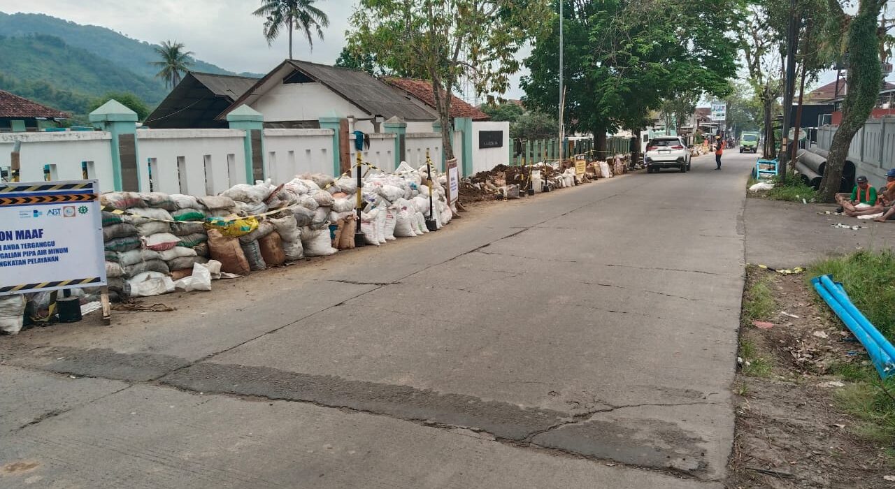 Pemasangan Pipa HDPE, Untuk Pelayanan Air Bersih Bagi Masyarakat Luas
