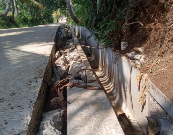 Proyek Pengecoran Jl.Lintas Desa Margalaksana - Desa Ciroyom Menurut Masyarakat Langgar UU KIP