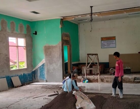 Pembangunan Rehab Kantor Kecamatan Pacet. Diduga Minim Pengawasan