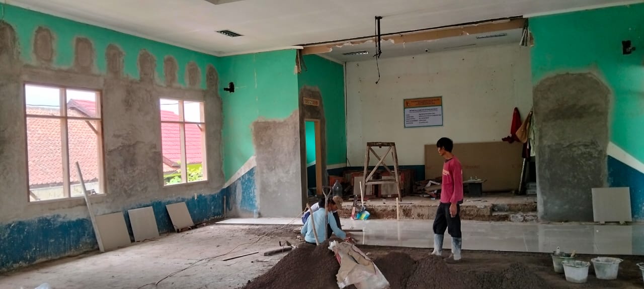 Pembangunan Rehab Kantor Kecamatan Pacet. Diduga Minim Pengawasan